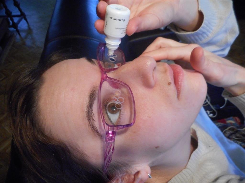Hoe werkt de druppelbril? | Dé Online Medische Webshop